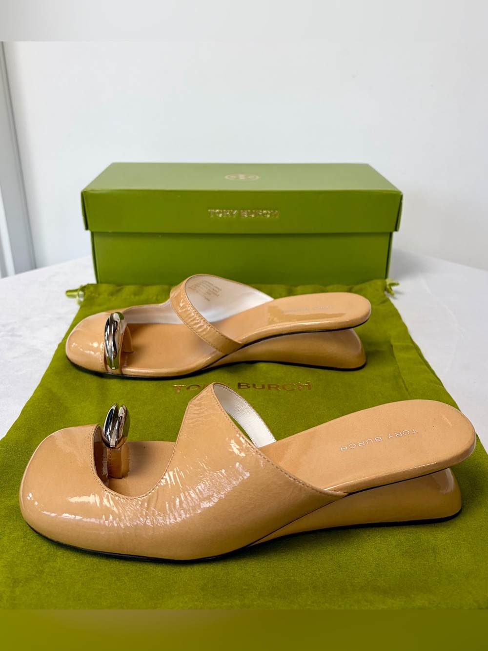 Tory Burch Pierced Mule Wedge, tan patent leather, silver, new in box, 6.5 - Picture 3 of 16